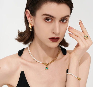 Bold Pearl Necklace