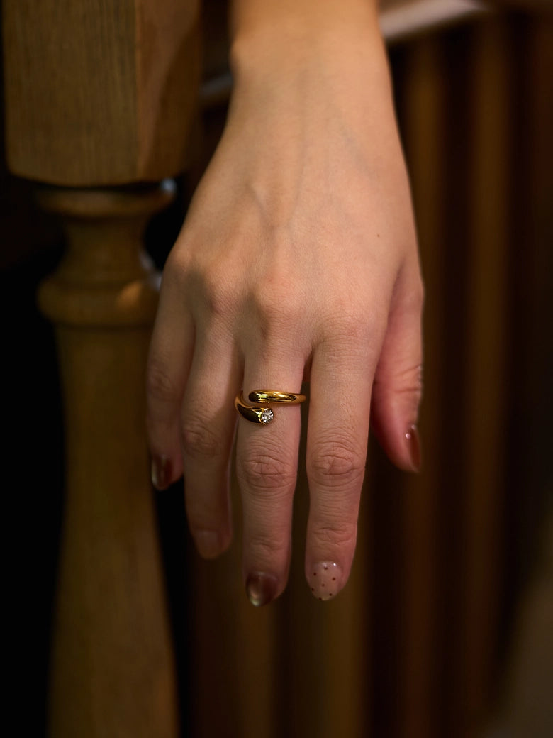 Diamond Squiggle Crossover Ring