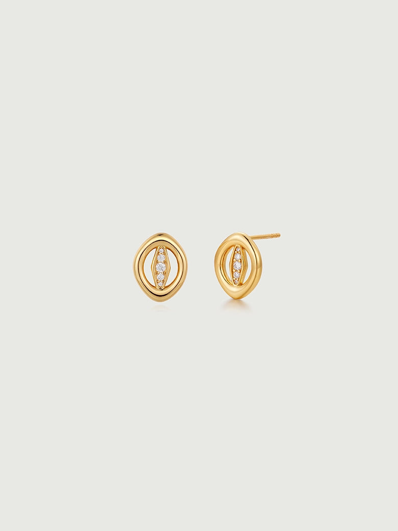 Oculus Diamond Studs featuring a luminous circular setting with a minimalist design and sparkling diamonds.
