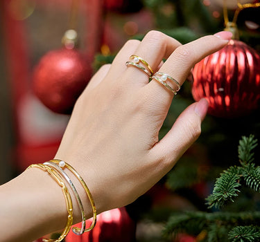 Close-up of a woman's finger showcasingPearlSilverRing