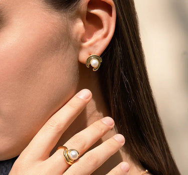  Rococo Squiggle Pearl Earrings