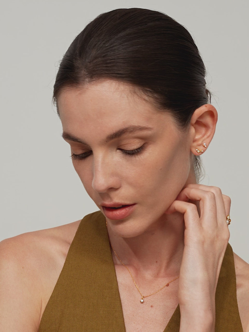 Diamond pearl studs: Elegance meets modern style